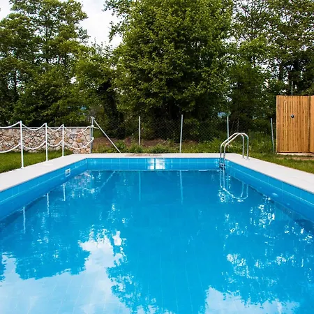 Aristotelia Gi Ikies - Poolside Retreats Daire