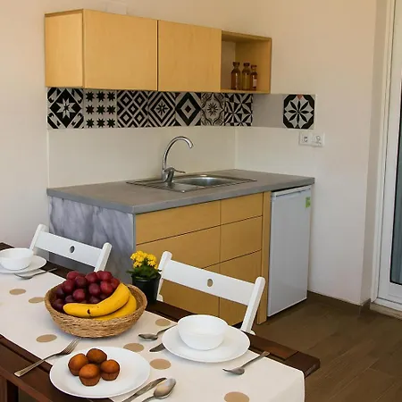 Aristotelia Gi Ikies - Poolside Retreats Daire Olympiada