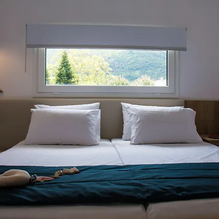 Aristotelia Gi Ikies - Poolside Retreats Daire *