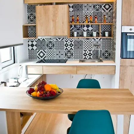 Aristotelia Gi Ikies - Poolside Retreats Daire *