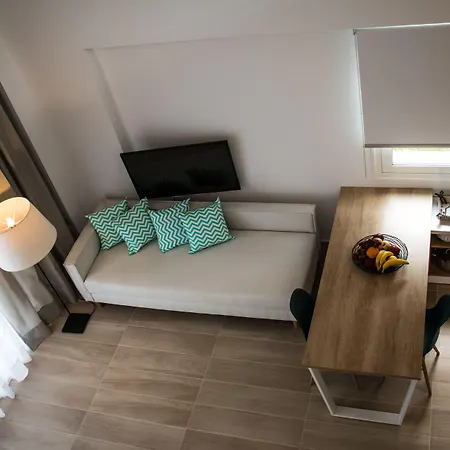 Aristotelia Gi Ikies - Poolside Retreats Daire *