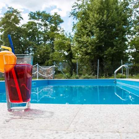 Aristotelia Gi Ikies - Poolside Retreats Daire *