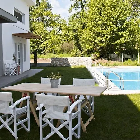 Aristotelia Gi Ikies - Poolside Retreats * Olympiada