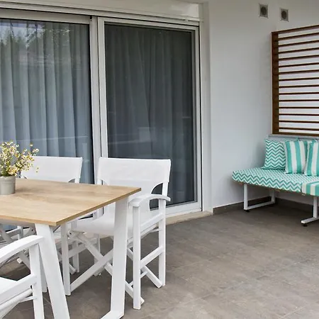 Aristotelia Gi Ikies - Poolside Retreats * Olympiada