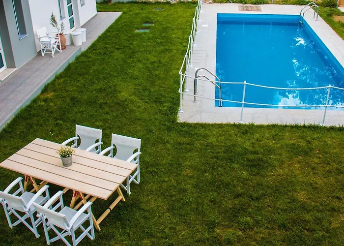 Aristotelia Gi Ikies - Poolside Retreats Apartament *