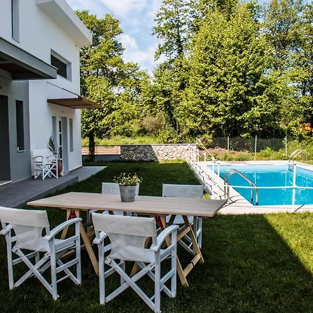 Aristotelia Gi Apartment Olympiada