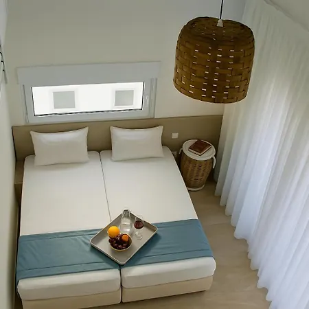 Aristotelia Gi Ikies - Poolside Retreats *