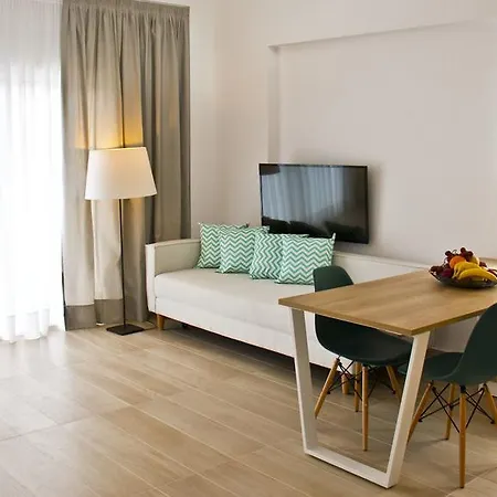 Aristotelia Gi Ikies - Poolside Retreats 올림피아다