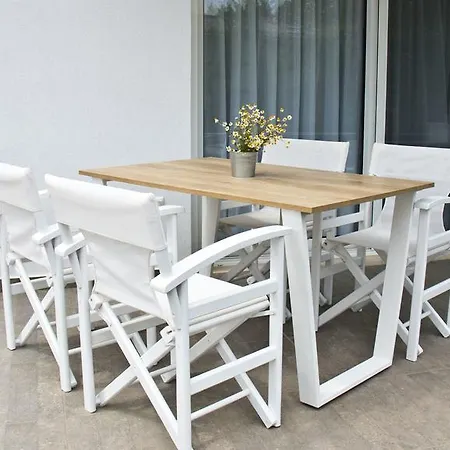 Aristotelia Gi Ikies - Poolside Retreats 아파트