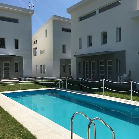 Aristotelia Gi Apartment *