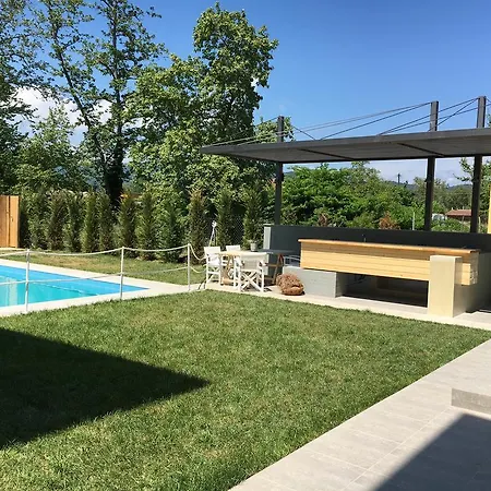 Aristotelia Gi Apartment *