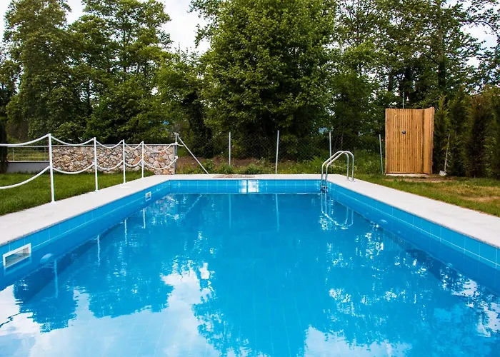 Aristotelia Gi Ikies - Poolside Retreats Apartament