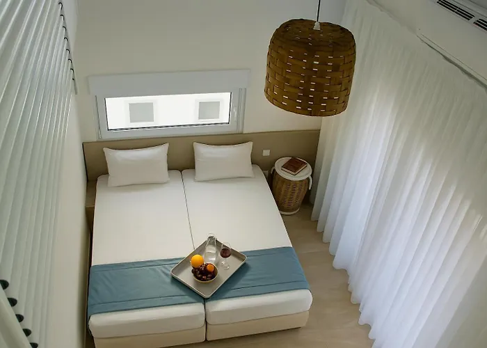 Aristotelia Gi Ikies - Poolside Retreats *