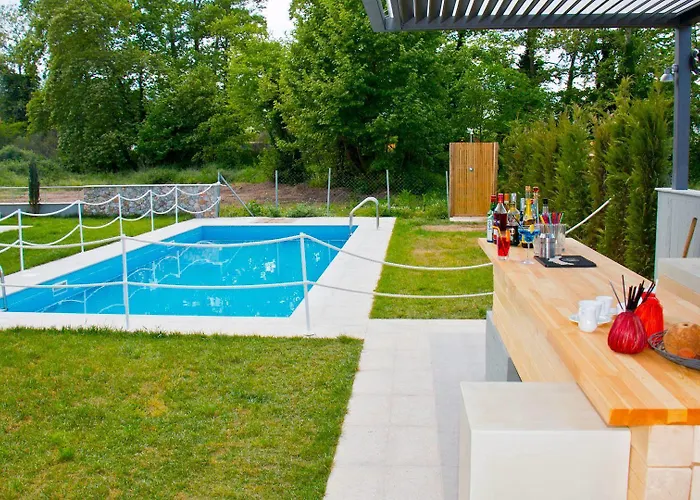 Aristotelia Gi Ikies - Poolside Retreats Apartament *