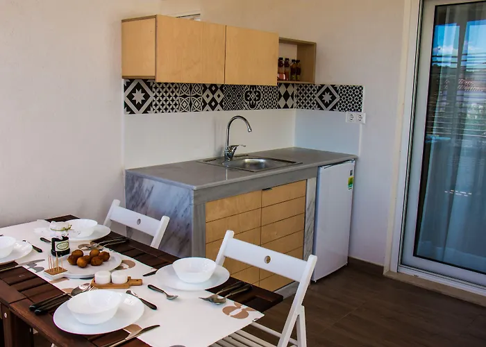 Aristotelia Gi Ikies - Poolside Retreats Apartament