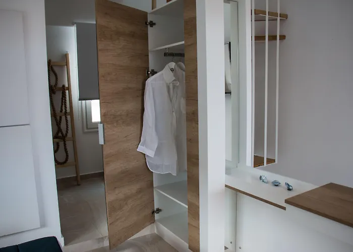 Aristotelia Gi Ikies - Poolside Retreats Olympiada