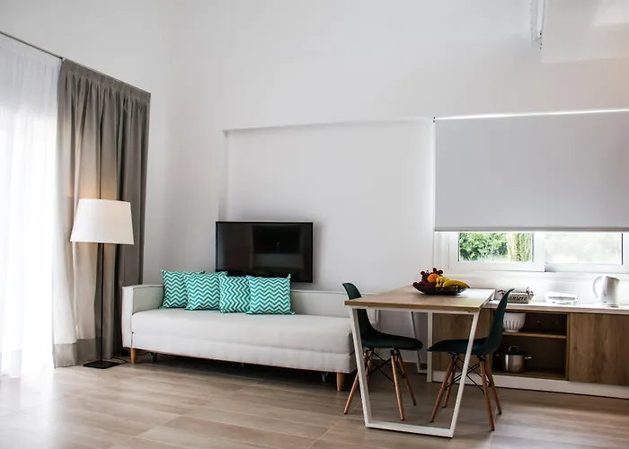 Aristotelia Gi Ikies - Poolside Retreats Apartament *