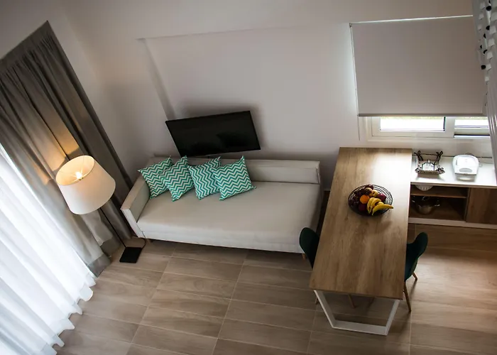 Aristotelia Gi Ikies - Poolside Retreats Apartament *