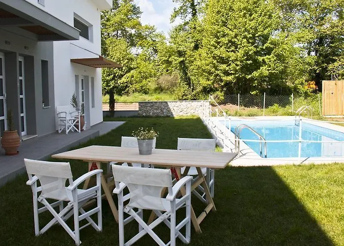 Aristotelia Gi Ikies - Poolside Retreats * Olympiada