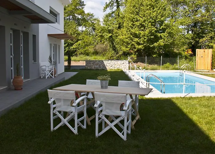 Aristotelia Gi Ikies - Poolside Retreats Olympiada