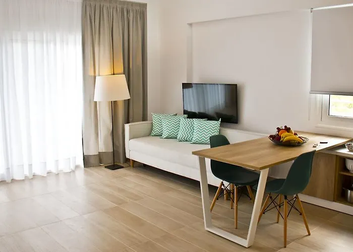 Aristotelia Gi Ikies - Poolside Retreats Olympiada