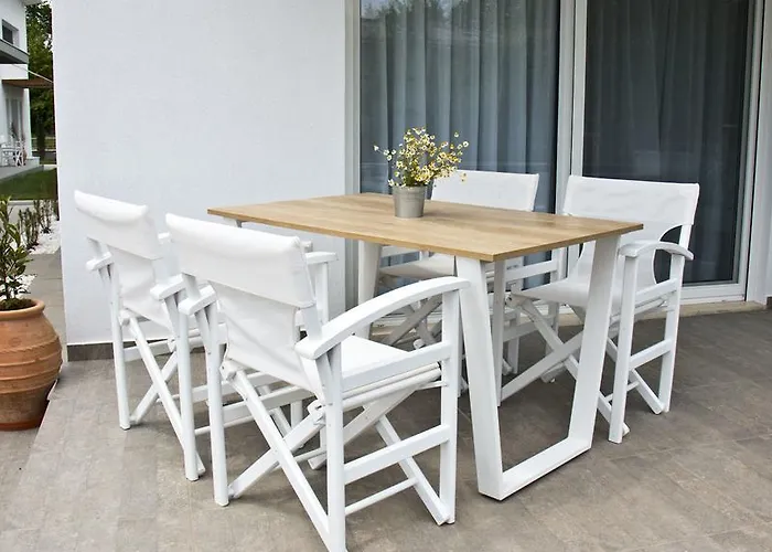 Aristotelia Gi Ikies - Poolside Retreats Apartament