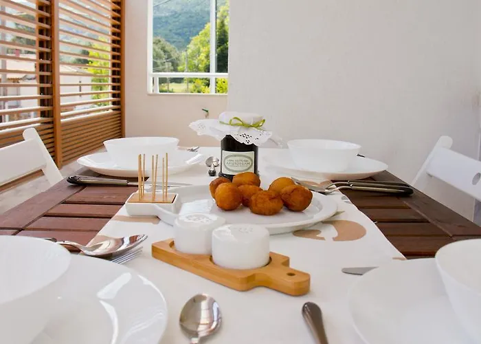 Aristotelia Gi Ikies - Poolside Retreats Apartament *