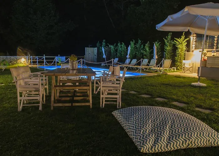 Aristotelia Gi Ikies - Poolside Retreats Olympiada