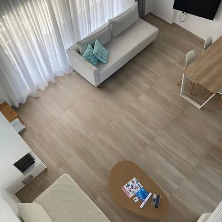 Aristotelia Gi Ikies - Poolside Retreats Apartment