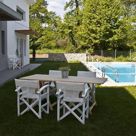 Aristotelia Gi Ikies - Poolside Retreats Olympiada