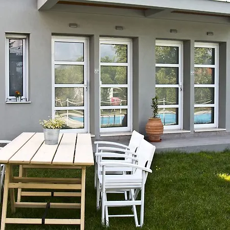 Aristotelia Gi Ikies - Poolside Retreats *