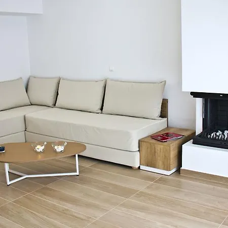 Aristotelia Gi Ikies - Poolside Retreats Apartment