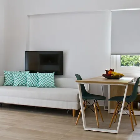 Aristotelia Gi Ikies - Poolside Retreats Olympiada