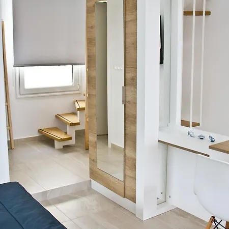 Aristotelia Gi Ikies - Poolside Retreats *