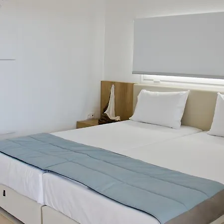 Aristotelia Gi Ikies - Poolside Retreats Apartment *