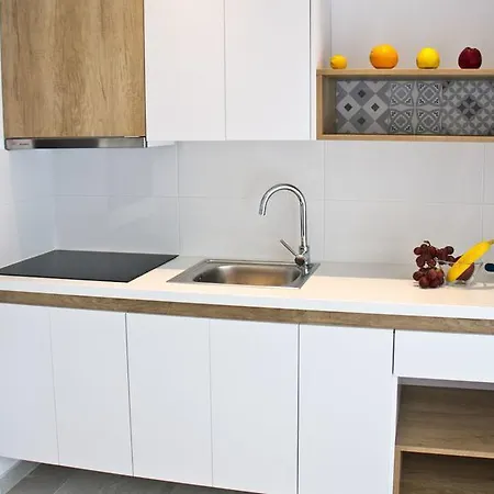 Aristotelia Gi Ikies - Poolside Retreats Apartment